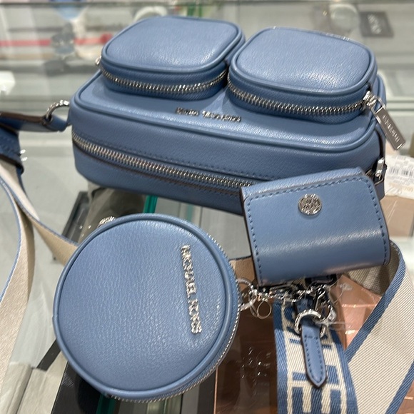 Michael Kors Jet Set Md Leather Crossbody Bag with Case for Apple Airpods Pro® - Picture 7 of 16